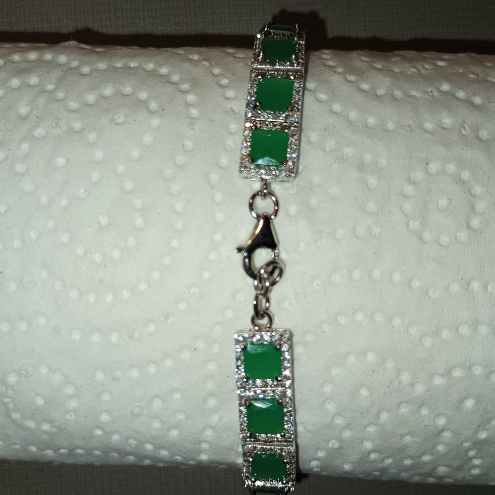 Elegant Green and Silver Bracelet
